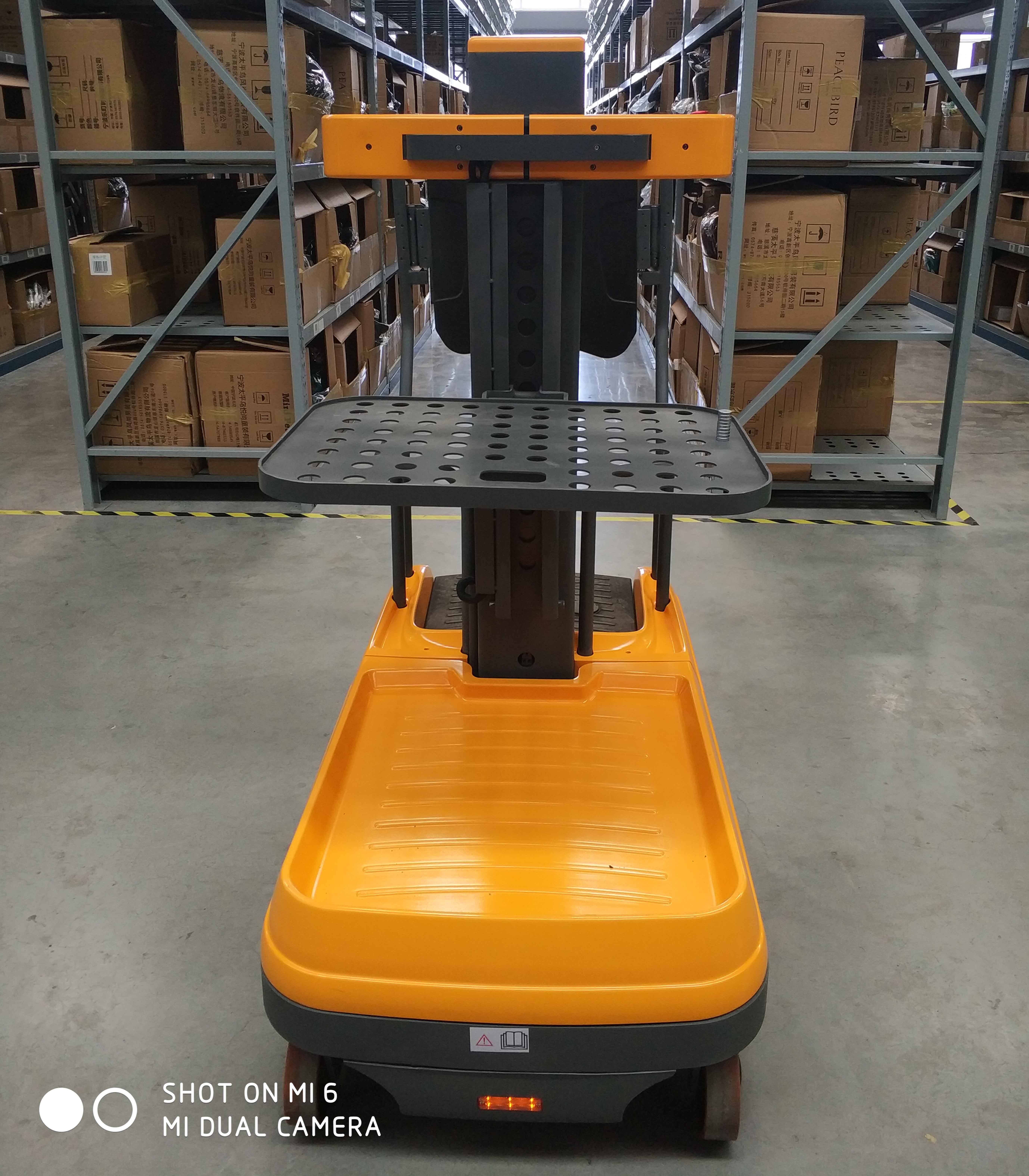 Electric Operated Type Order Picker Forklift Using In Narrow Aisle Space