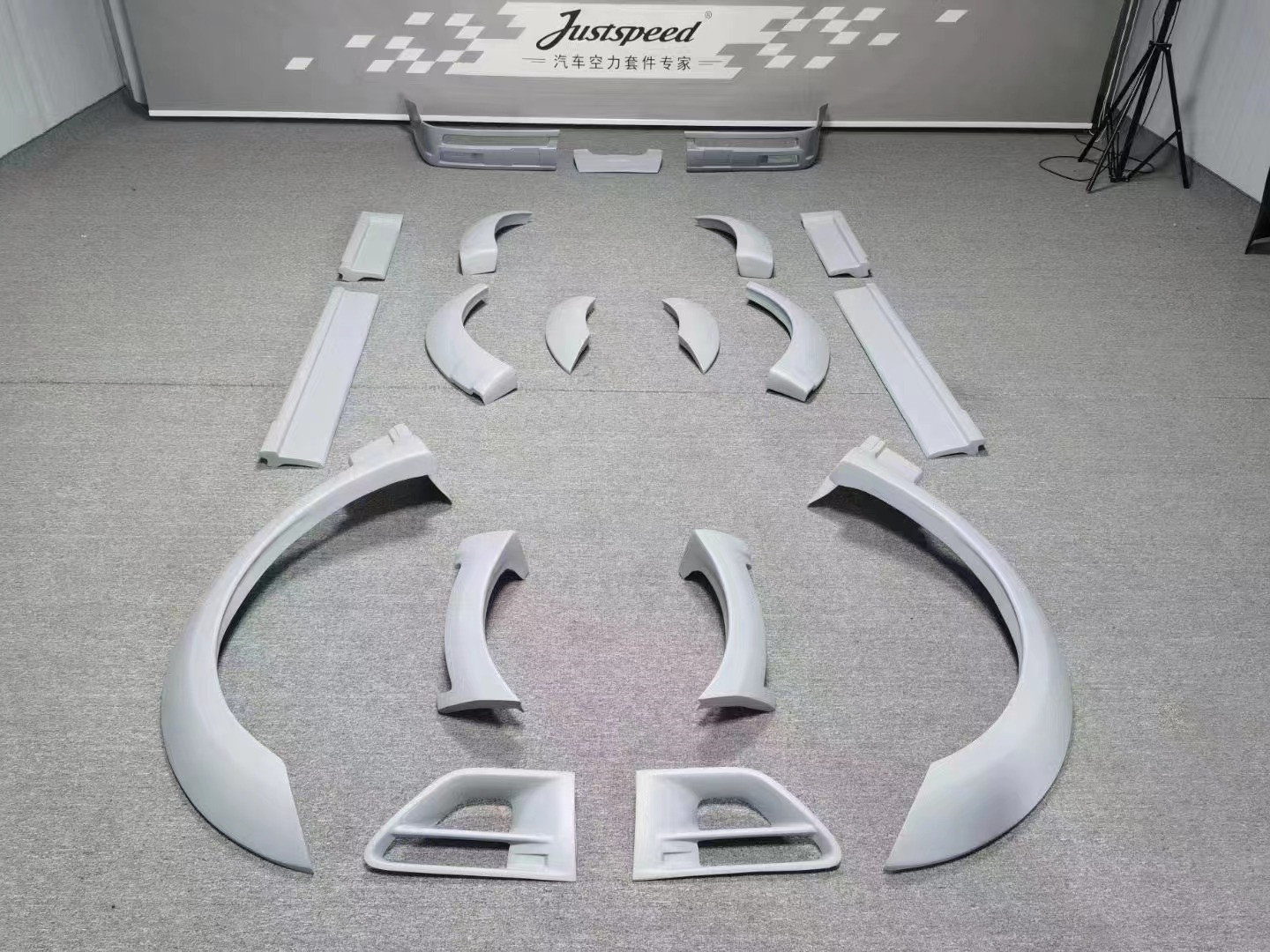 For Range Rover Sport Body Kit for Range Rover Sport Upgraded HM-style Front and Rear Bumper Wide-body Kit