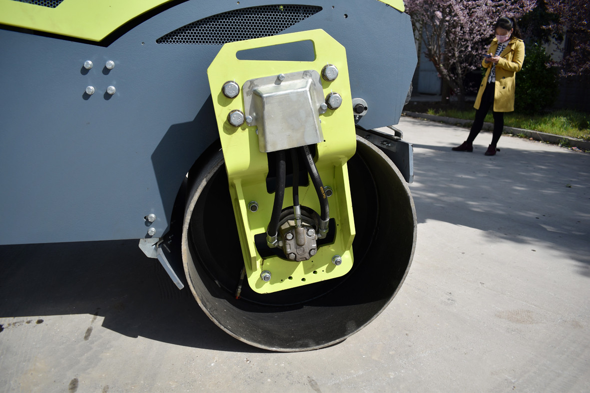 28kW 110N/Cm 3 Ton Combined Vibratory Road Roller