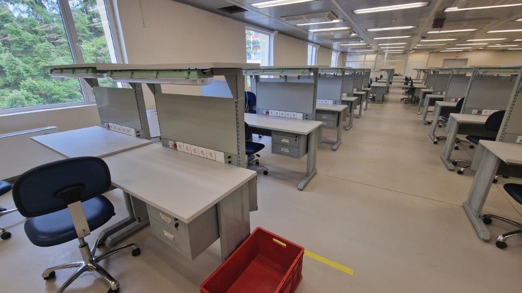 Customized ESD Workbench | Anti-Static Electrical Lab Work Table For Electronics Assembly