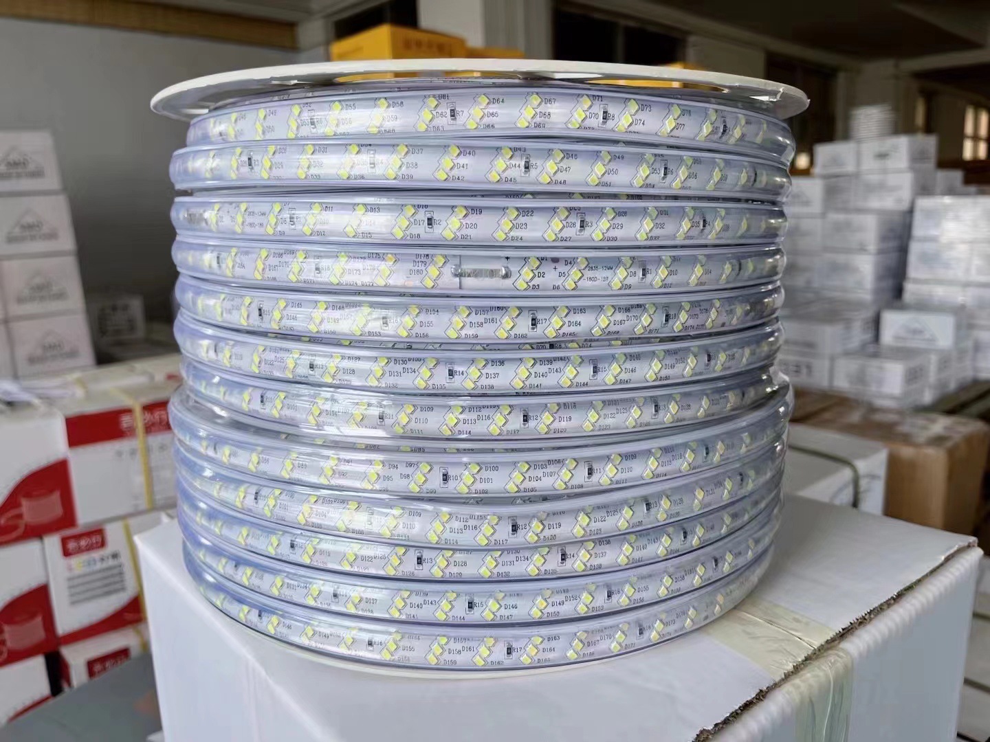 110v-220v LED Strip Light 100m/roll 50m/roll With Connector And 85 Ra Copper Material