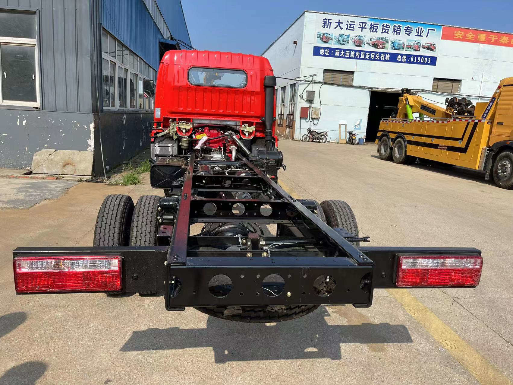 DF 4*4 Chassis 3.2 T Used Tractor Truck Second Hand 140hp Four Wheel Drive Chassis