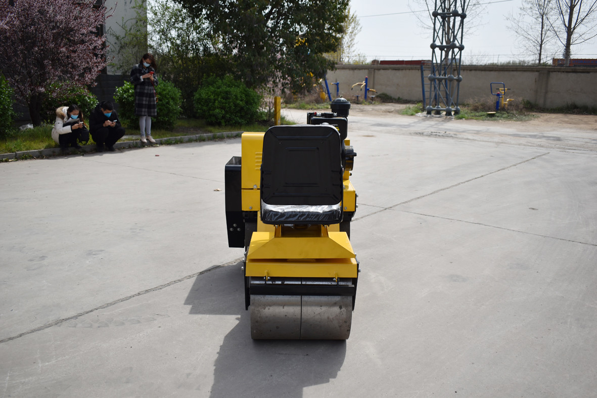 5km/H 5L Oil Tank 7HP 1T Vibratory Road Roller