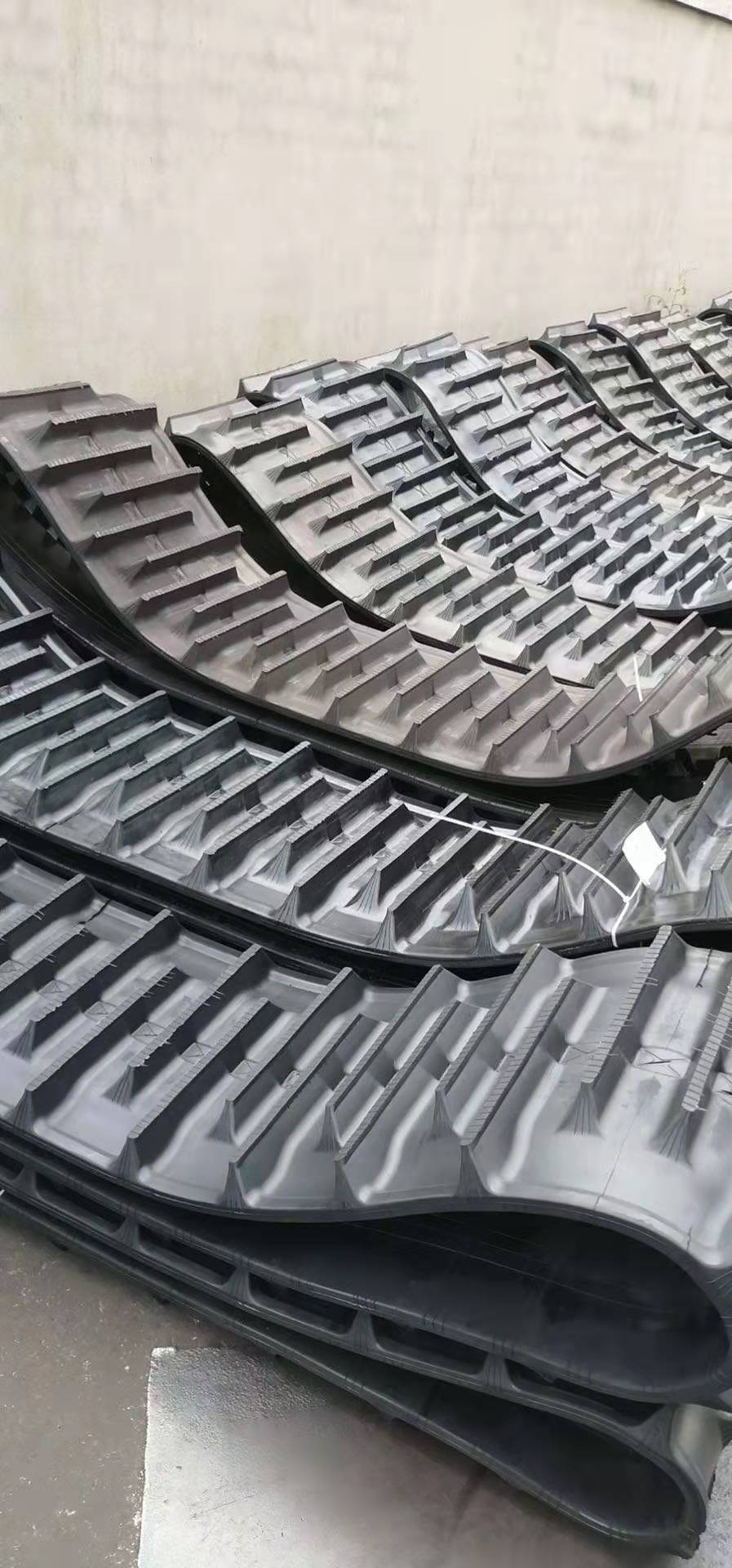 Asphalt Pavers Harvester Rubber Track Pads Construction Machinery Spare Parts
