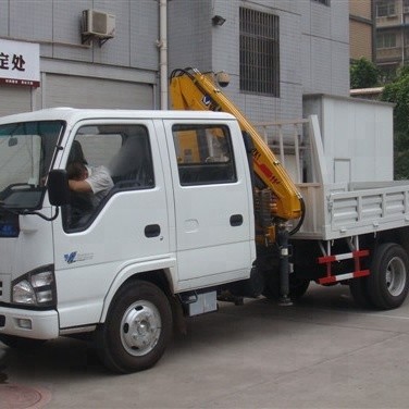 SQ10ZK3Q 10T Truck Mounted Knuckle Boom Cranes With Folding Arm 160L Oil Tank