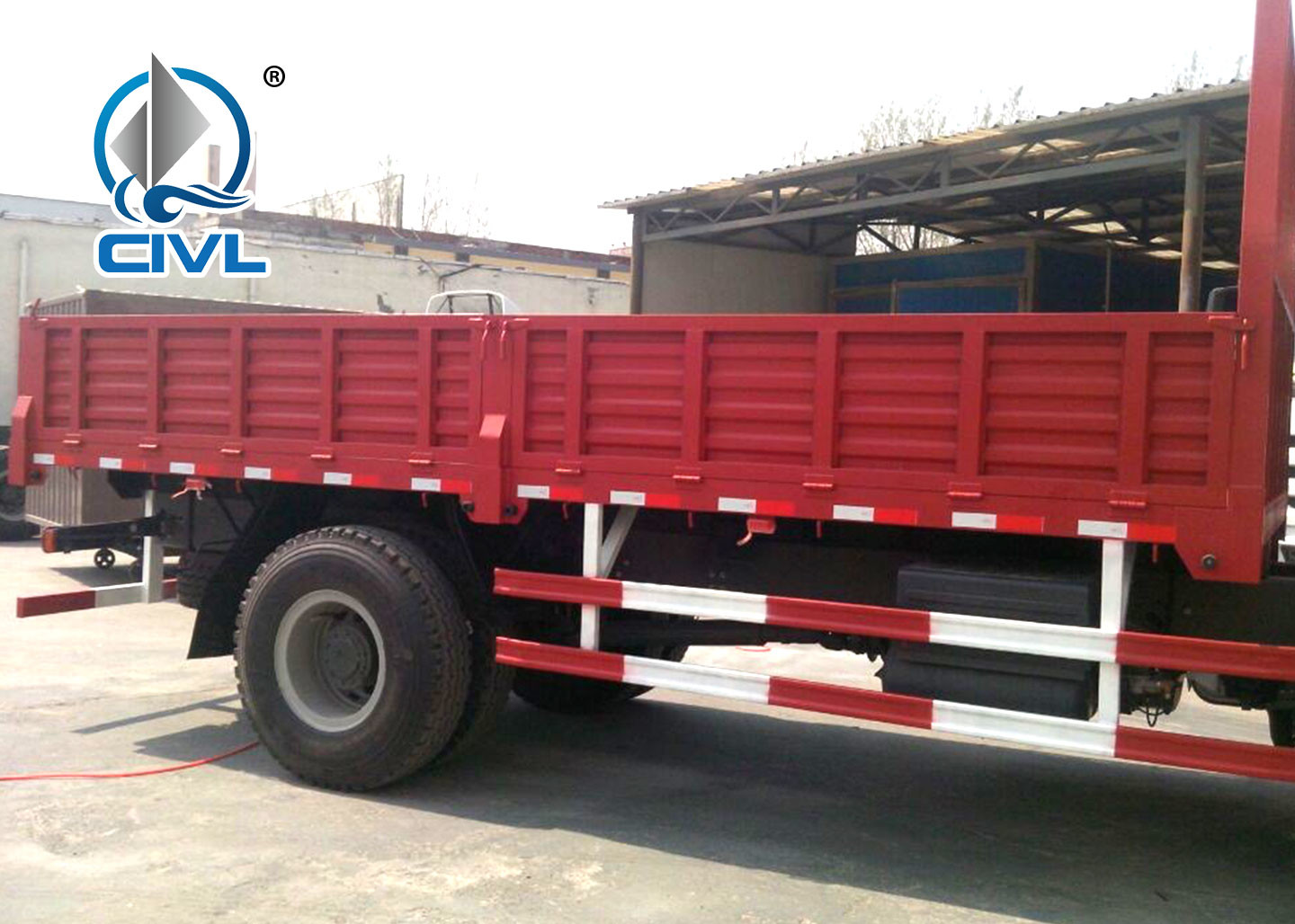4X2 New Heavy LHD 290HP Commercial Truck And Van With 5600*2300*600mm Body Cargo