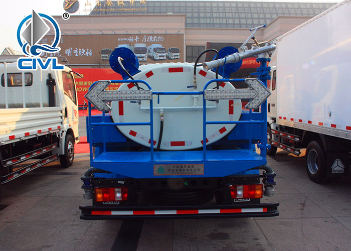 Sinotruck 4x2 light serial Water Tanker Truck 4.5M3 CUMMINS ENGINE Steering Wheel,green color