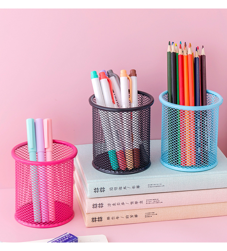 2022 Office Stand Cute Pen Container Desktop Personalized Metal Mesh Pen Holder in Green