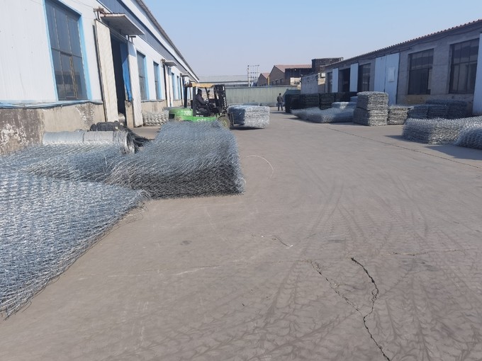 Low Flexibility Good Embankment Stone Cage Net 80x100mm