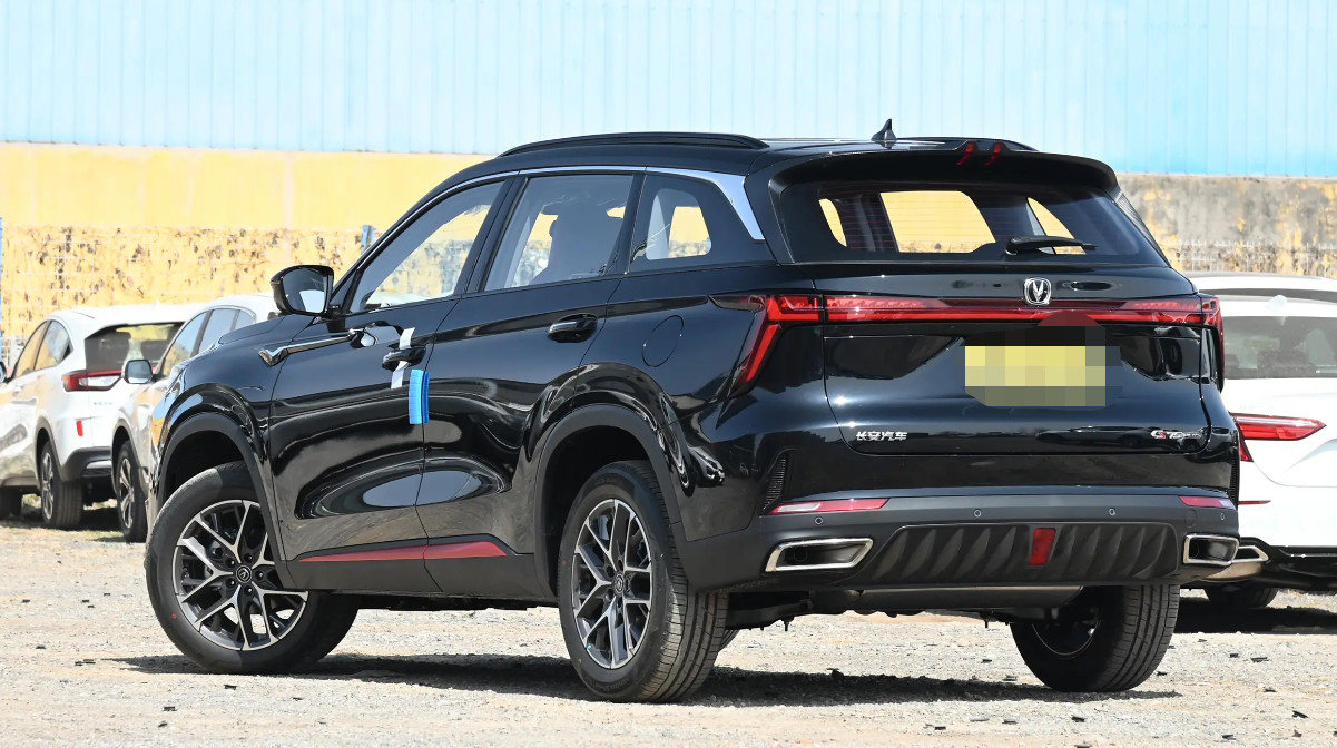 Changan CS75 PLUS Compact 5 Door 5 Seat SUV 1.5T LxWxH(Mm) 4700x1865x1710
