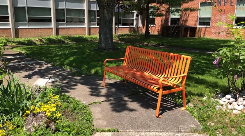 Modern Outdoor Wooden Bench With Recycled Plastic Wood HDPE Material
