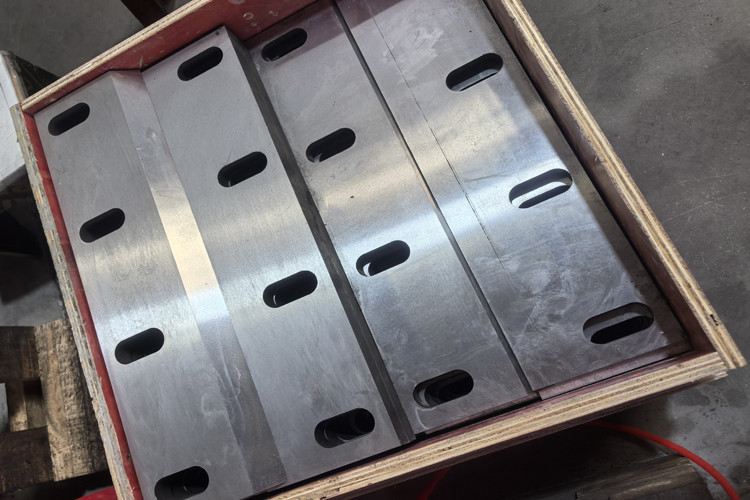 DC53 Material Wood Plastic Crusher Blade High Hardness Wholesale Customized