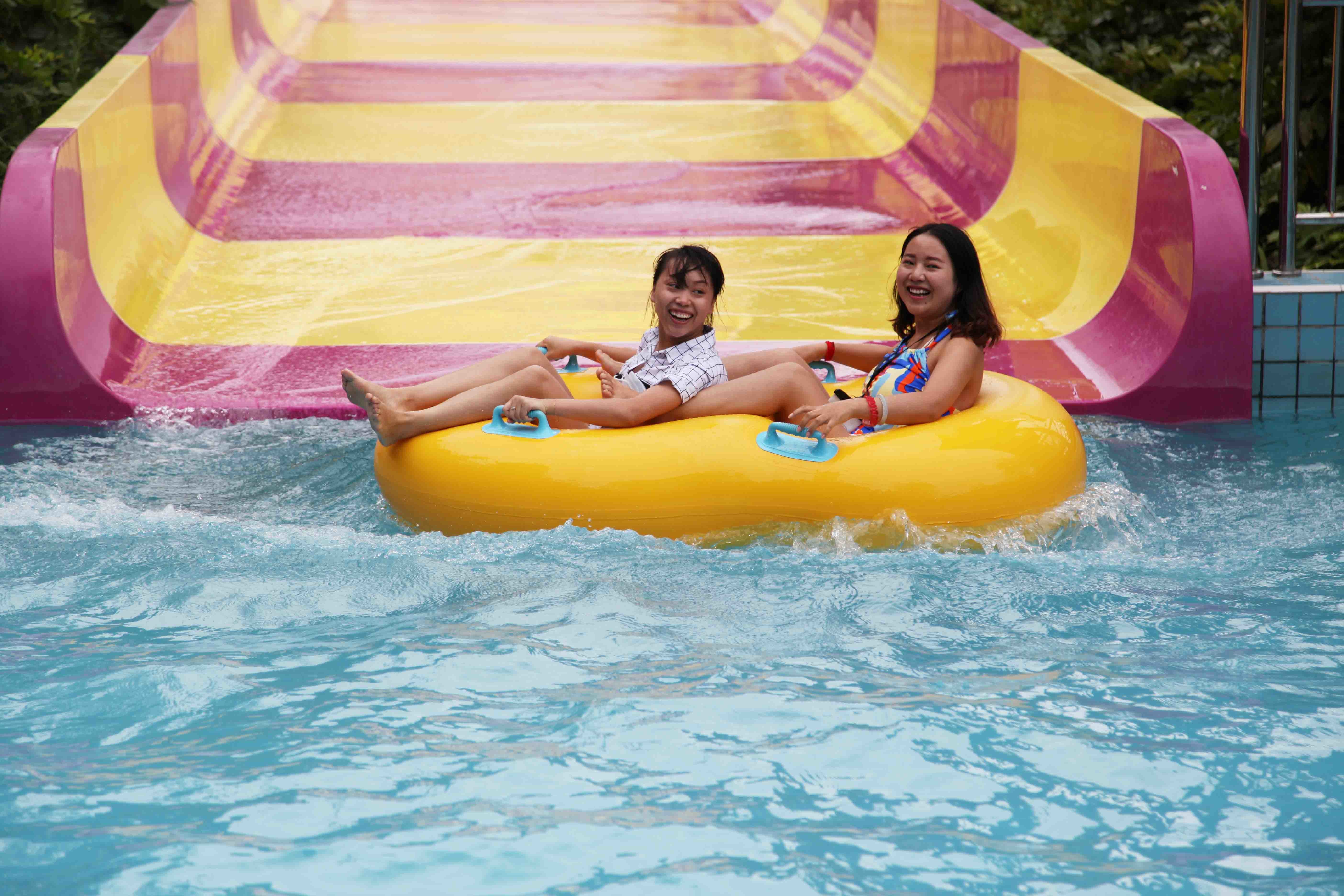 Giant Water Park Equipment Exciting Swwiming Pool Fiberglass Water Slides For Adults in Themed Water Park