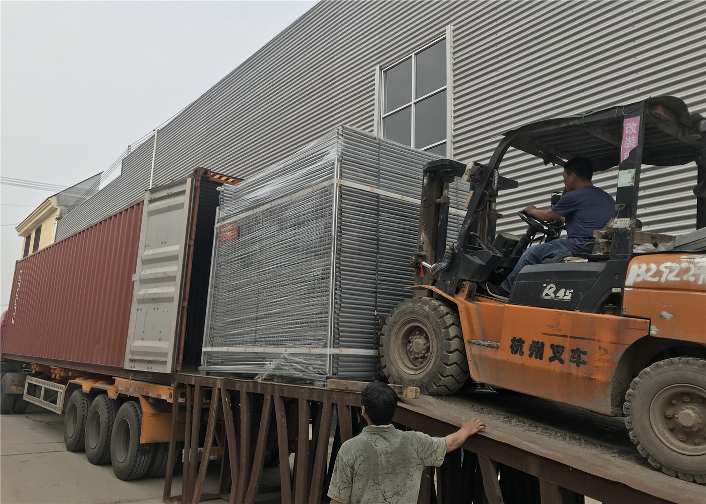 Temporary Fencing For Melbourne OD 32mm wall thickness 1.60mm Mesh 60mm x 150mm Diameter 3.20mm AS4687-2007