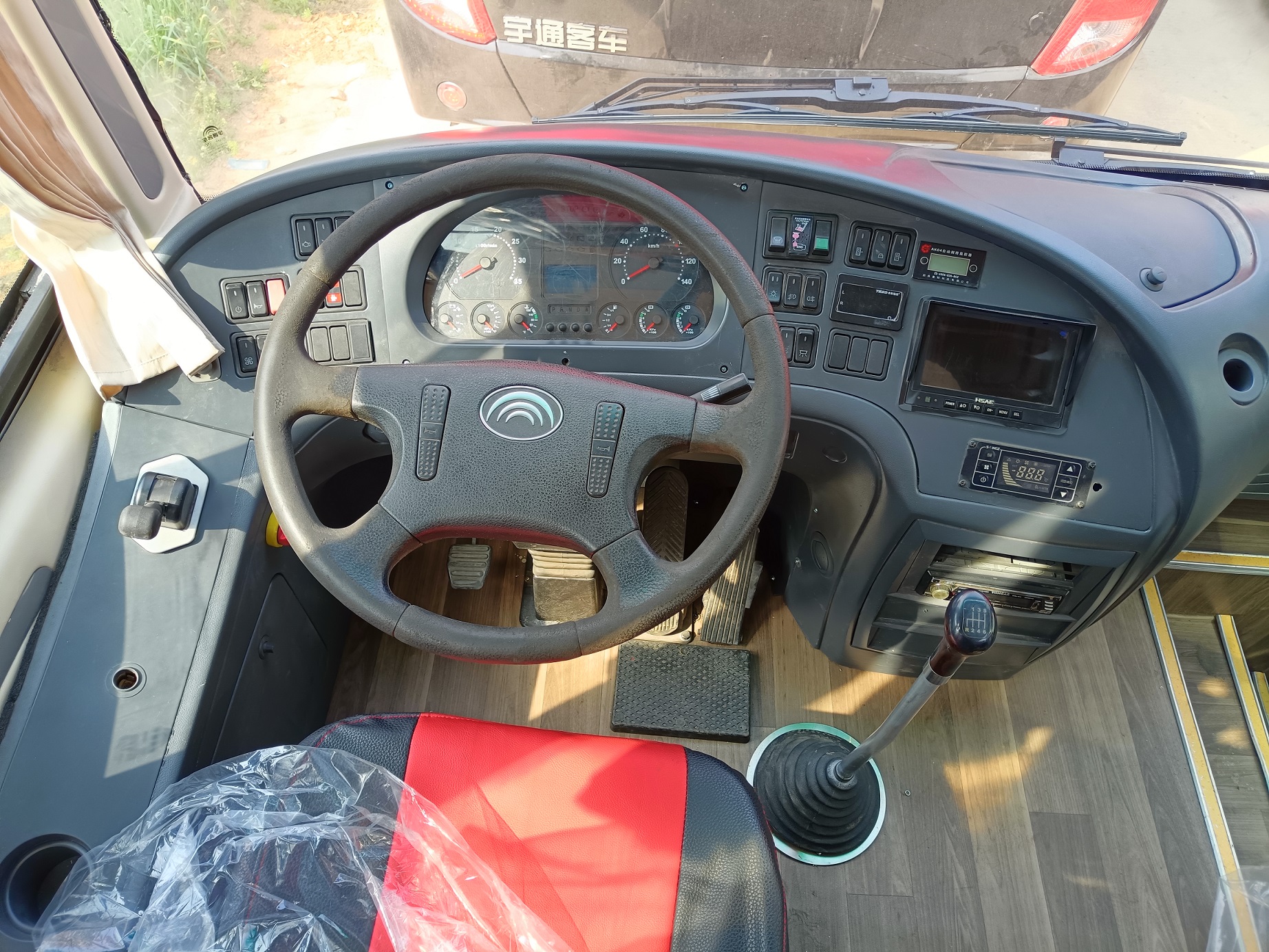 243kw Euro 3 Luxury 50-60 Seater Diesel Coach Bus for Africa in Perfect Condition
