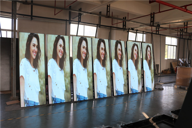 USB/4G/Wifi Control P2.5 Led Panels Indoor Advertising Led Poster