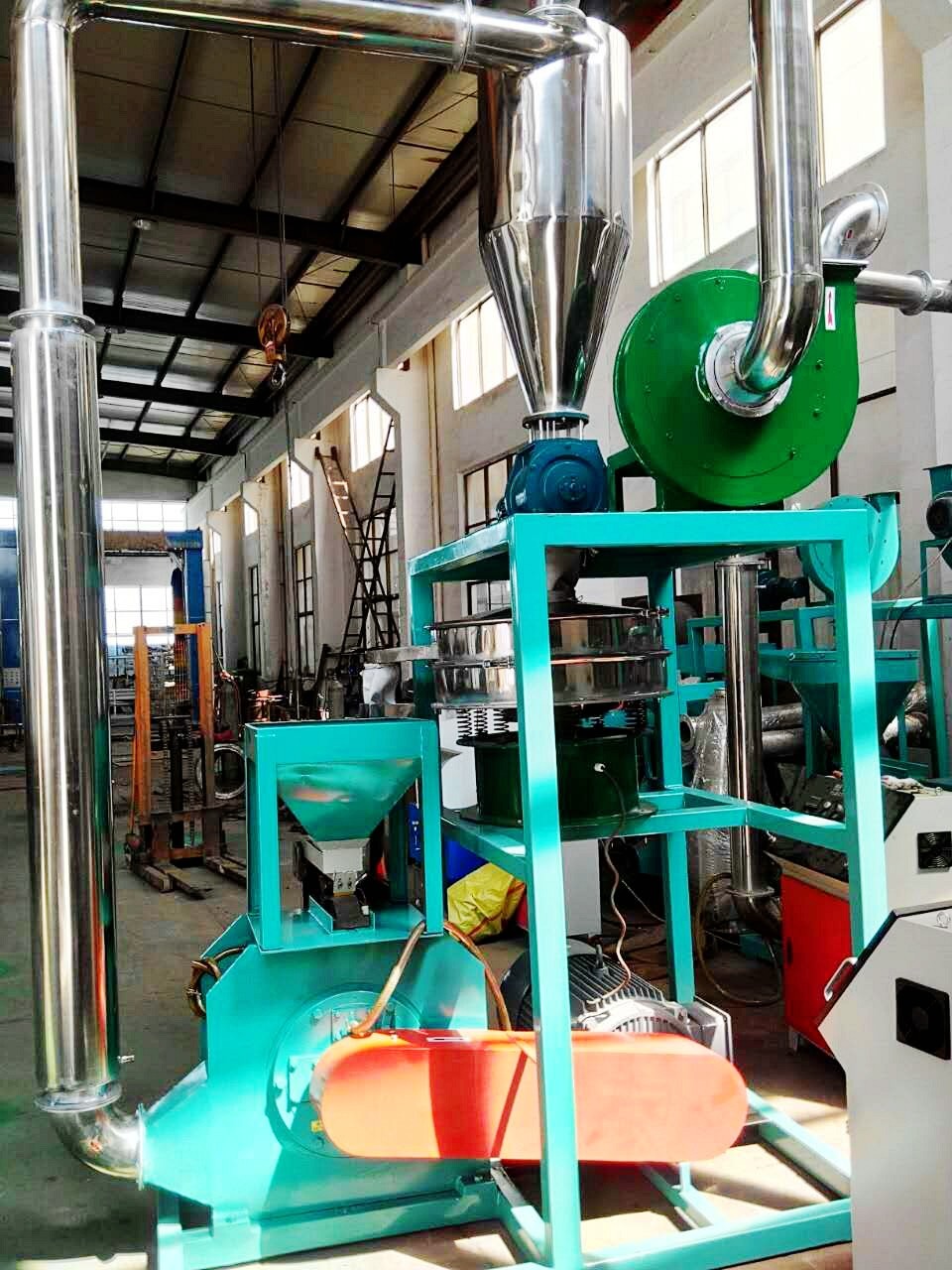 High Speed PVC Plastic Milling Machine Wind Conveying 100 Mush 3700rpm