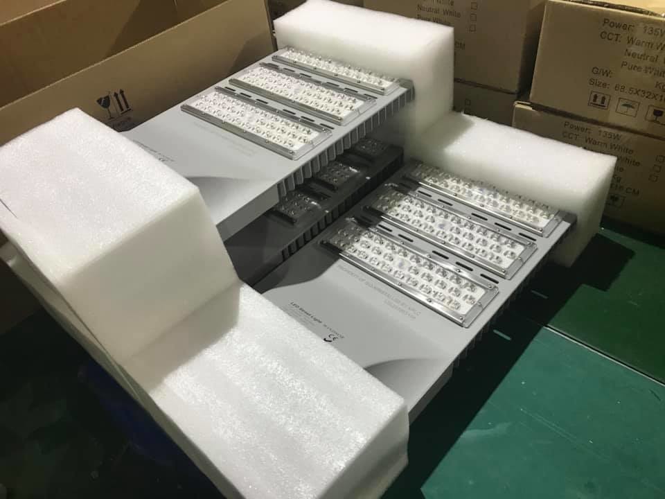 IP66 IK10 Eco Friendly Dimmable LED Street Lighting 150w With high Efficiency and Long Life Time