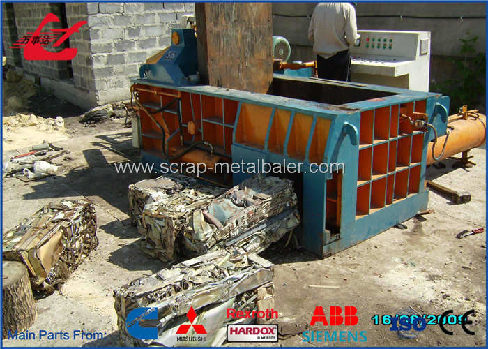 Steel Shavings Scrap Metal Baler With Hopper Cummins Diesel Engine Power Supply