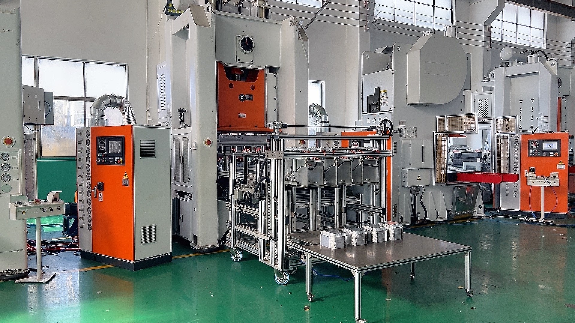 Mitsubishi PLC Control 4 Cavities "H" Columns Aluminium Food Container Making Machine 80Ton