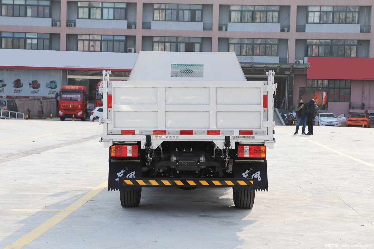 Euro V Light Duty Cargo Vans Box Truck 6 - 8 Ton 5.2m 6 Wheels