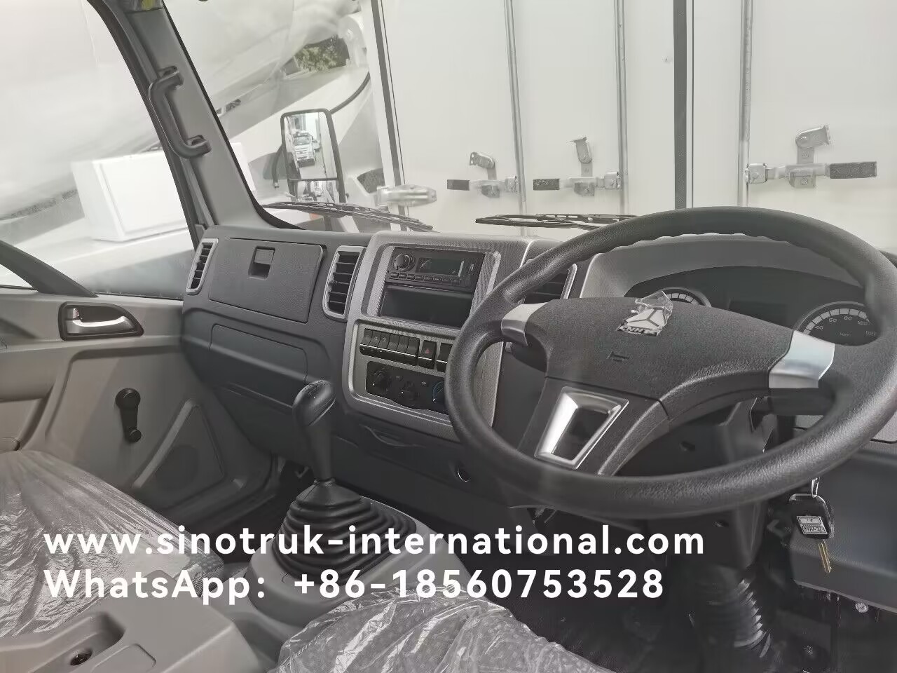SINOTRUK HOWO Professional Light Duty Trucks Low Noise For Construction Business RHD