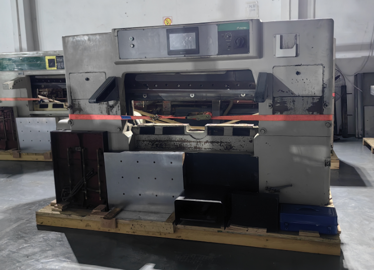 Japan's Top of 1150mm ITO Guillotine Paper Cutting Machine for Paper Plate Production