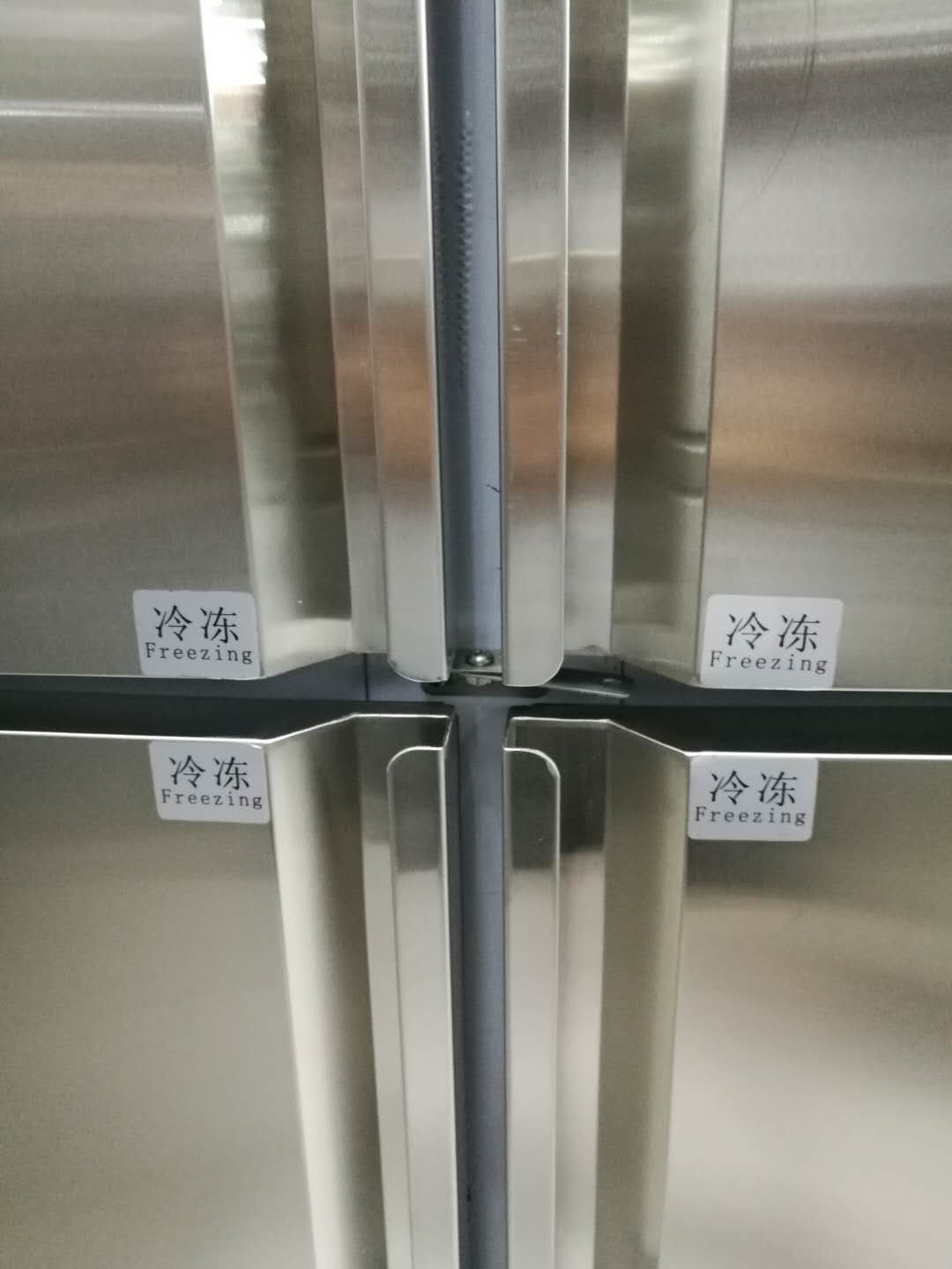 Low Power Consumption Commercial Refrigerator Freezer Highly Firm Adjustable Shelves