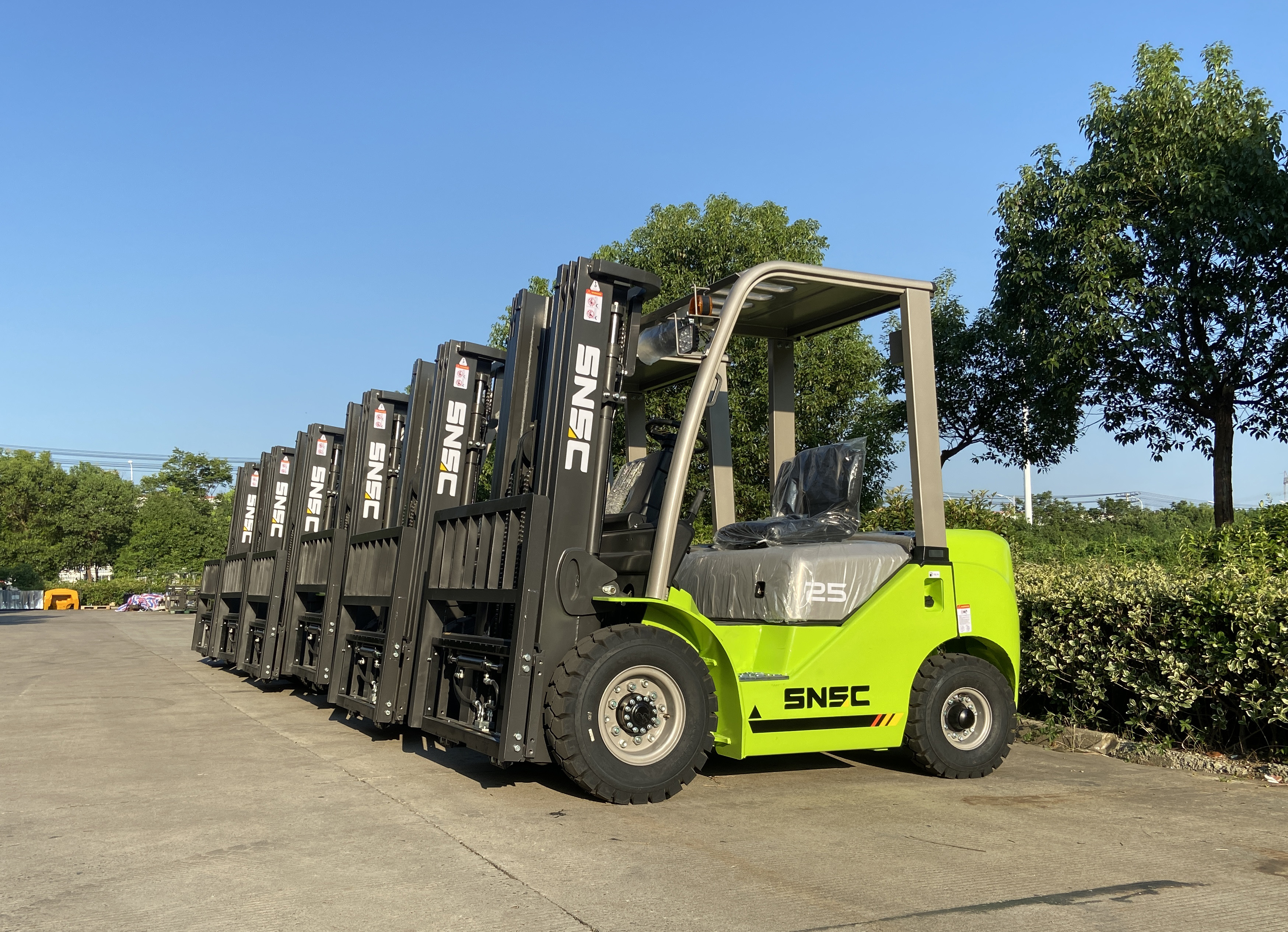1150mm Fork Length 4 Ton 4-Wheel Telehandler Forklifts for Off Road and Rough Terrain