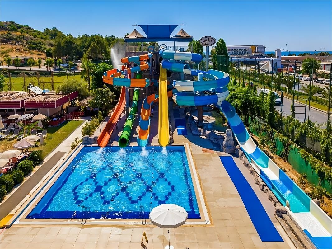 Indoor Playground Swimming Pool Fiberglass Water Slides For Children