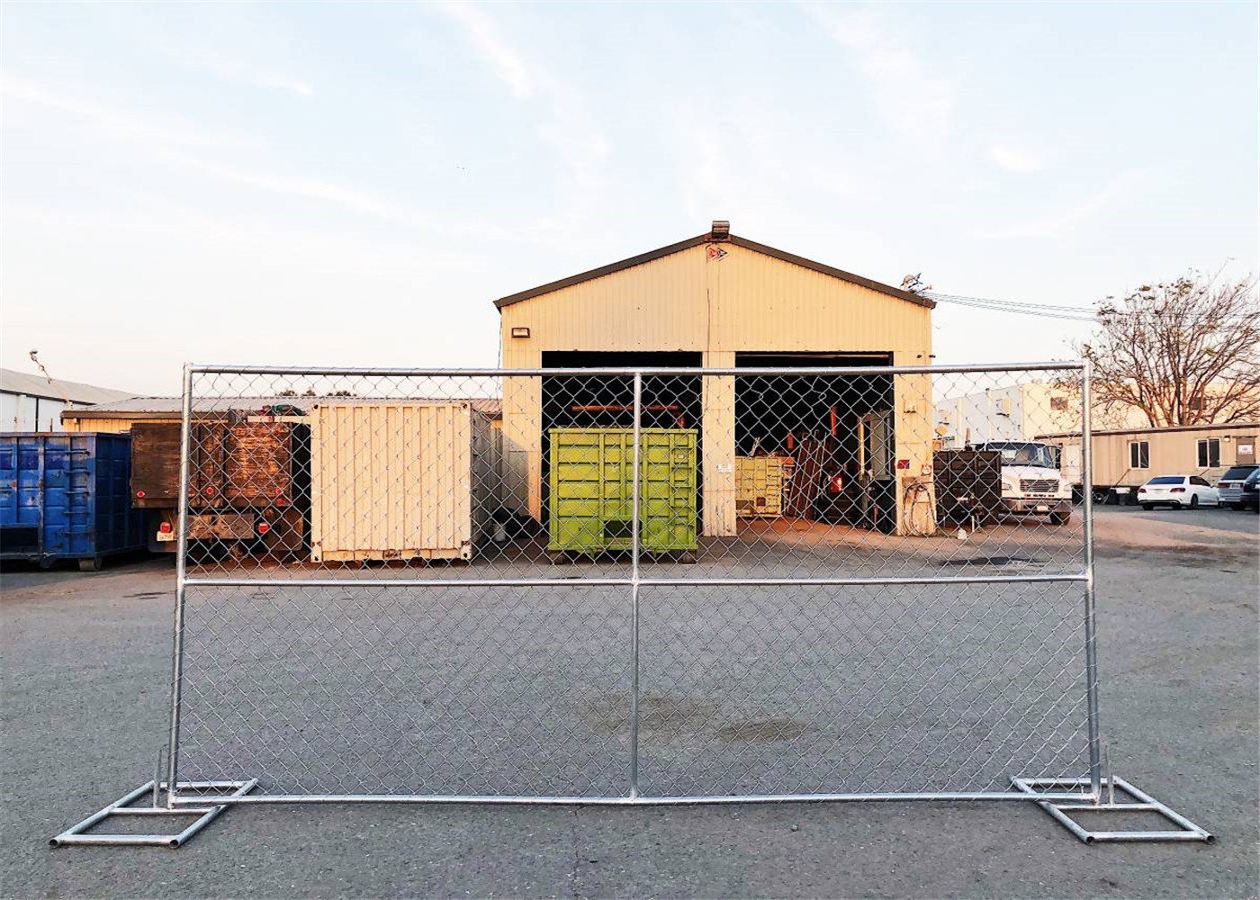 6'x8' smart construction fence tube 1.25"/32mm wall thick 1.20mm mesh aperture 75mm x 75mm temporary chain link fence