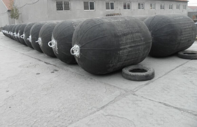 Pneumatic Boat Berthing Sling Rubber Fenders Customized Sizes