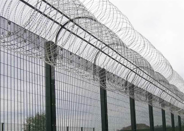 12.7x76.2mm Mesh Hole 358 Welded Mesh Security Fence For Airport / Walkway