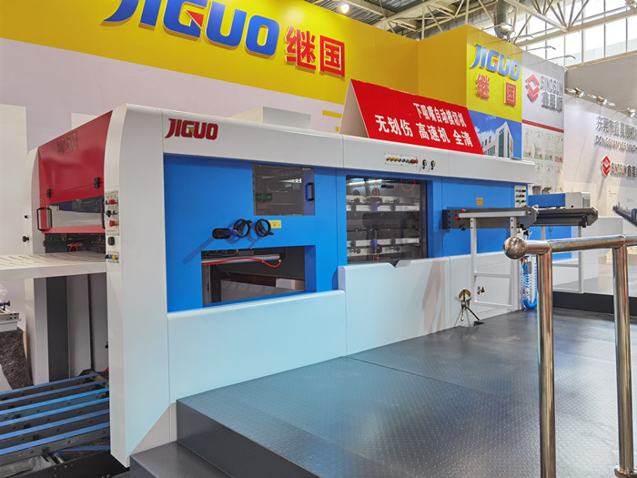 Corrugated Paper Die Cutting Stripping Machine FlatBed Bottom Suction