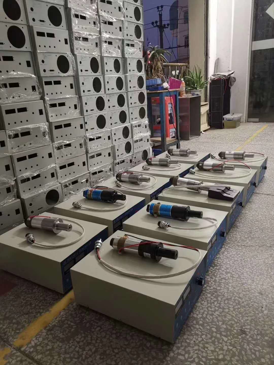 Masks Generator Ultrasonic Welding Machine Aluminum 2000W With Horn Die Mold