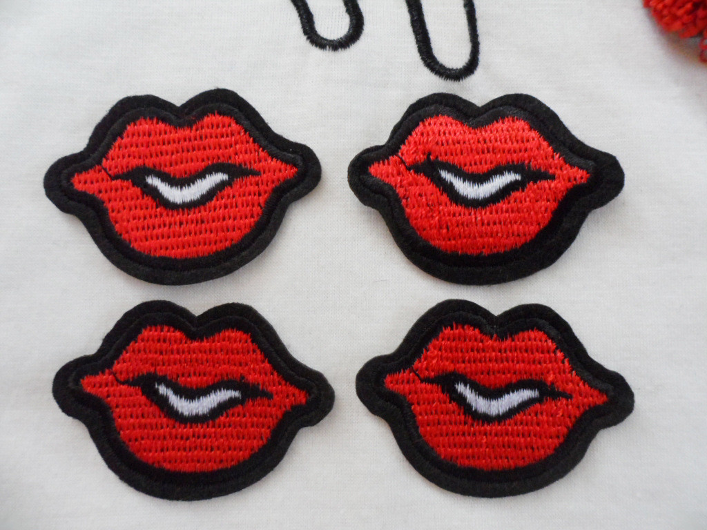 Hot Fix Motif Sliver Gold Embroidery Applique as Cross Picture