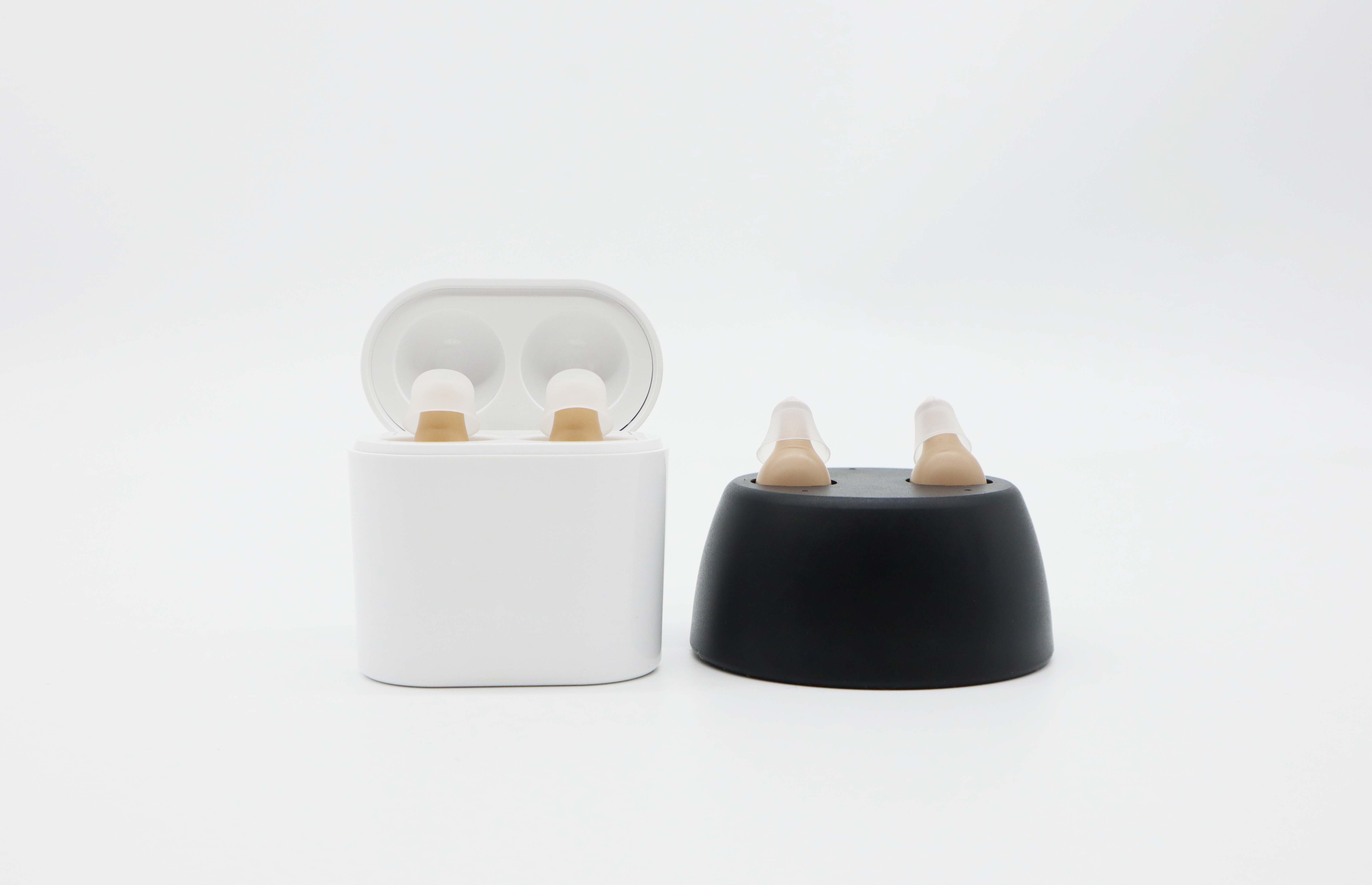 Completely In Canal Rechargeable Hearing Aids For Deaf People Blue Red