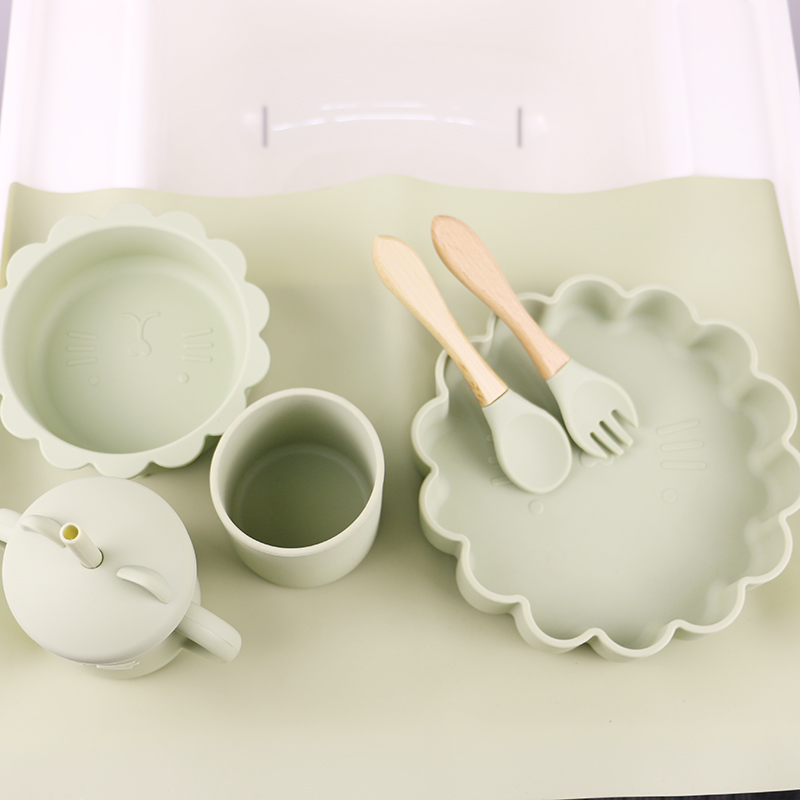 Customize Baby Feeding Silicone Tableware Set With silicone section plate Bib Spoon Bowl Spoon Bowl Plate