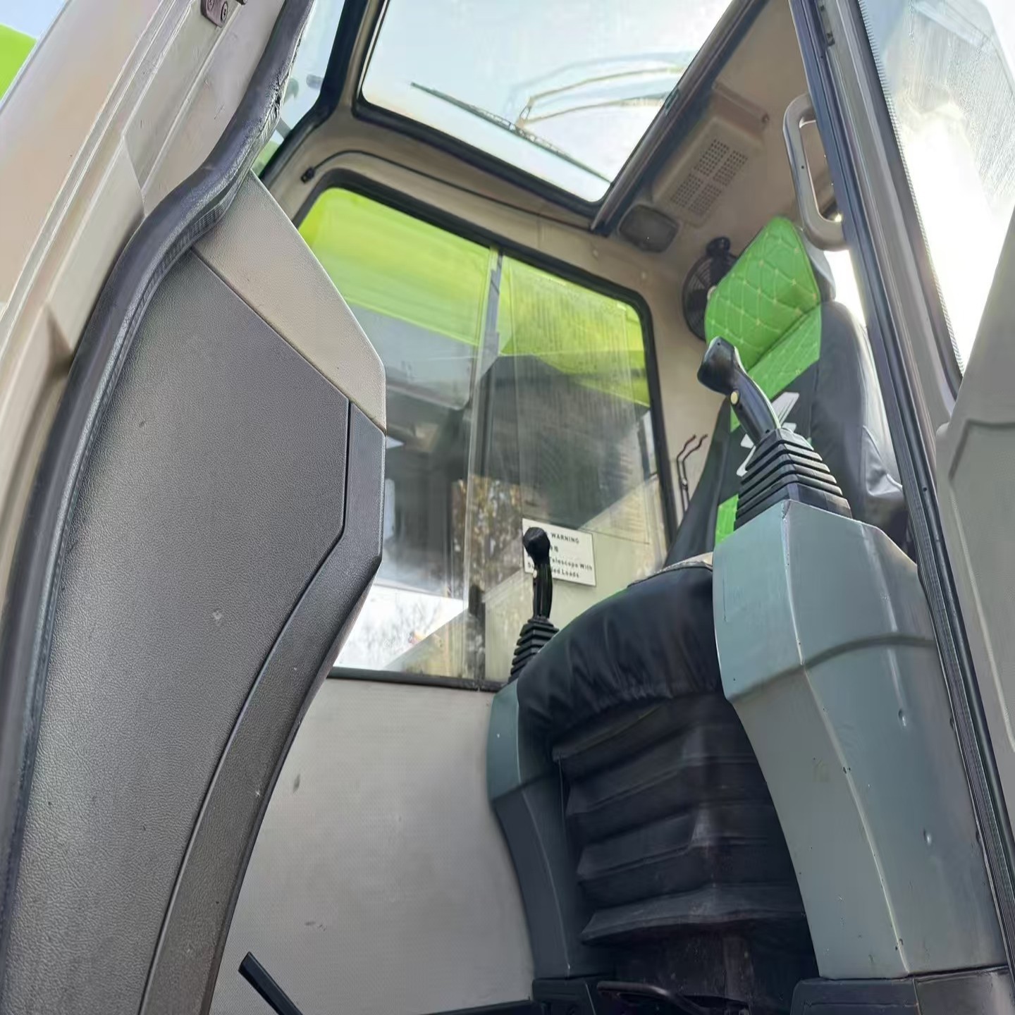 ZOOMLION ZTC300V Used Crane Trucks Heavy Equipment 30T