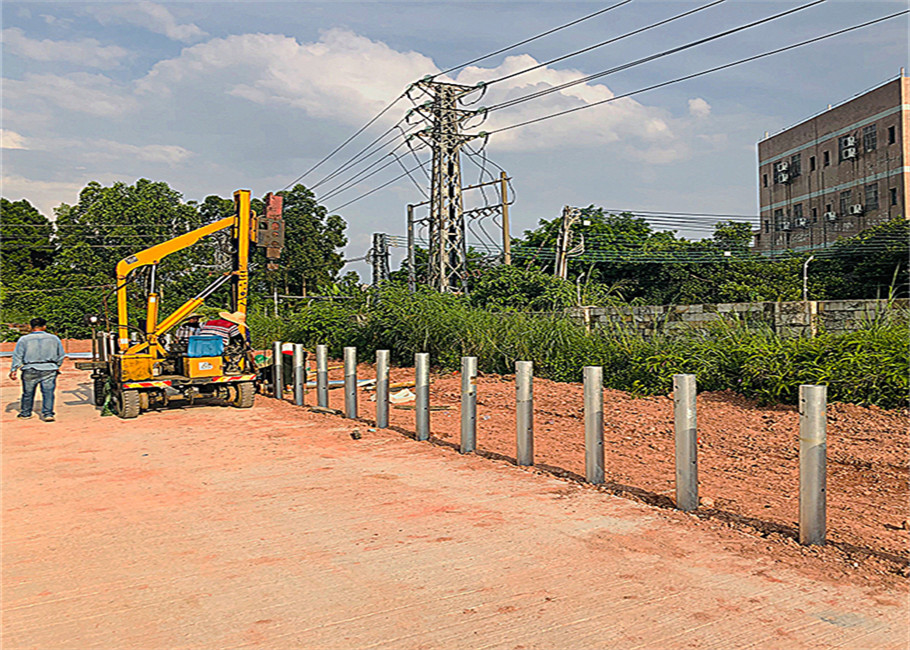 Highway Rotating Guardrail Rolling Guardrail Barrier Anti Collision Isolation Guardrail