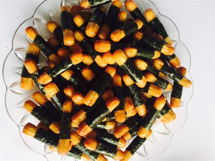 Seaweed Rolled Rice Cracker Snacks Crispy Delicious Puffed Rice Snacks