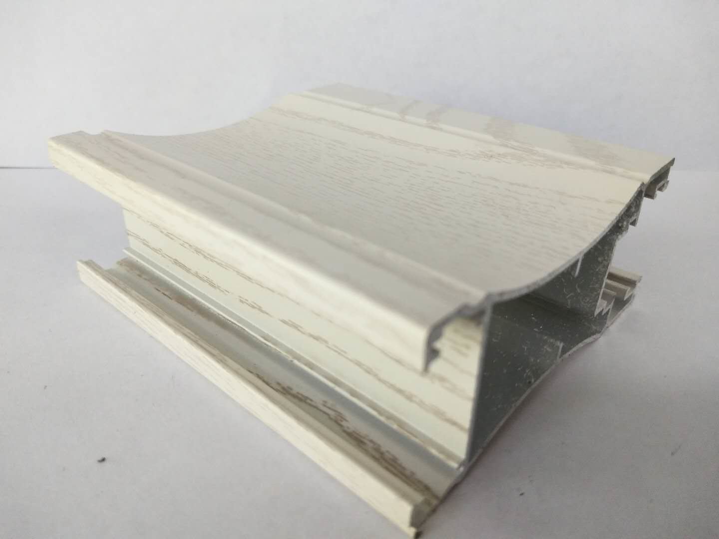 Machined Anodize Wood Finish Aluminium Profiles Weather Resistance