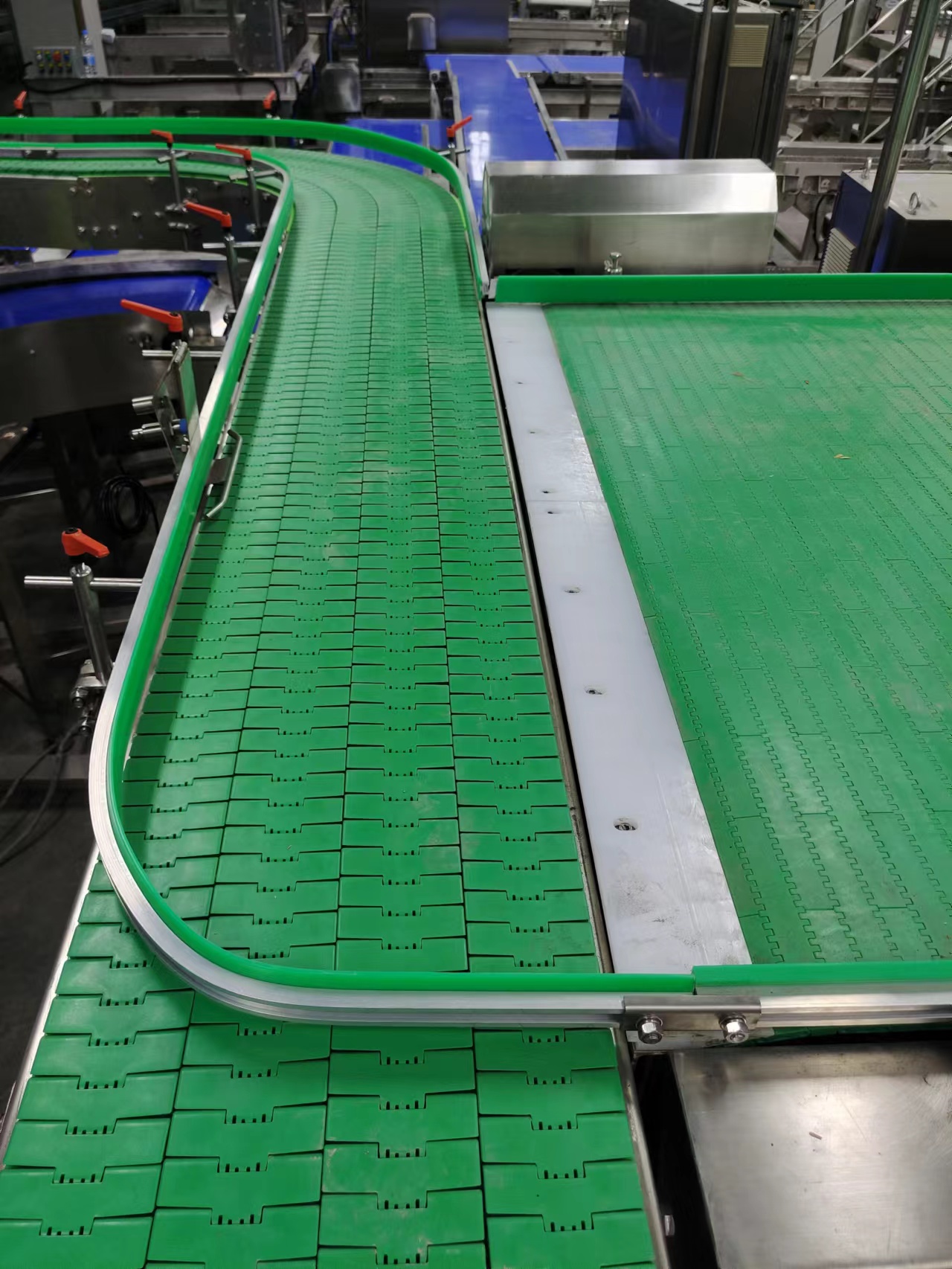 Food Industry Conveyor Inclined Belt Plastic Table Top Chain Conveyor System