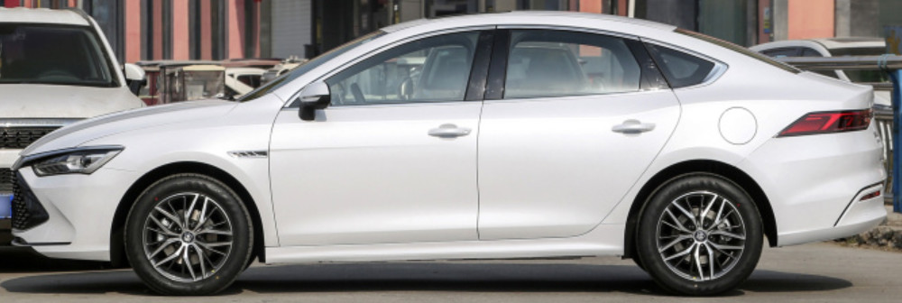 BYD QIN Plus 2023 Champion Version DM-I 120km Leading Model 4 Door 5 Seater Sedan Plug-In Hybrid
