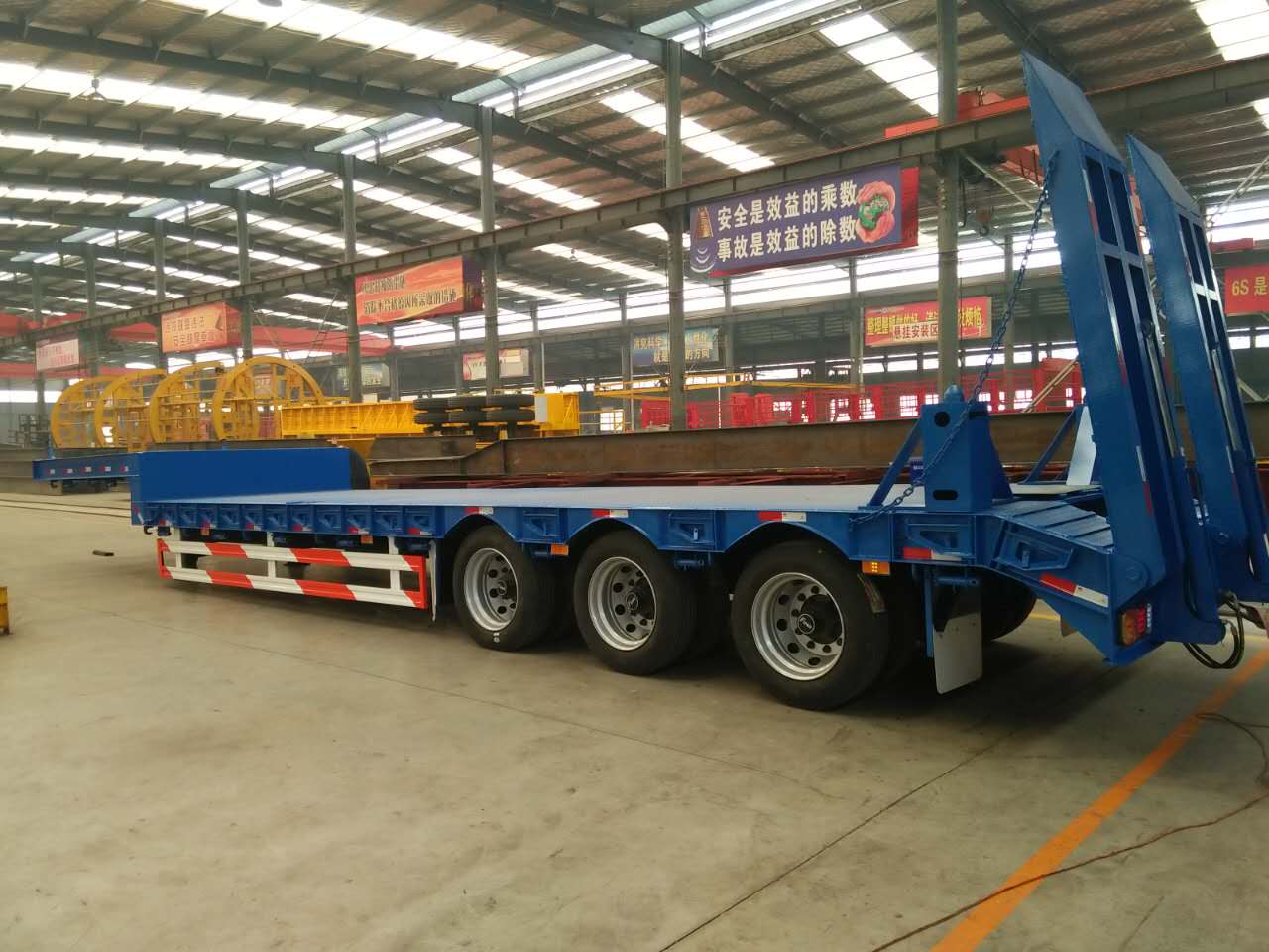 Max Payload 45 100 Tons 3 Axles Low Bed Semi Trailer for Excavator in South Africa