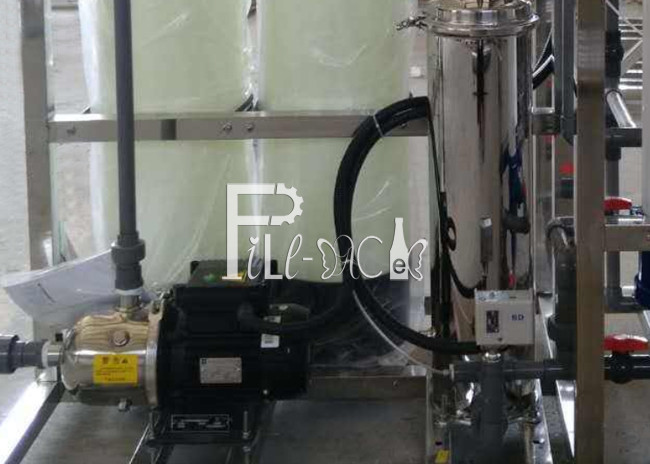 1.0KW 2TPH Reverse Osmosis Water Treatment Machine