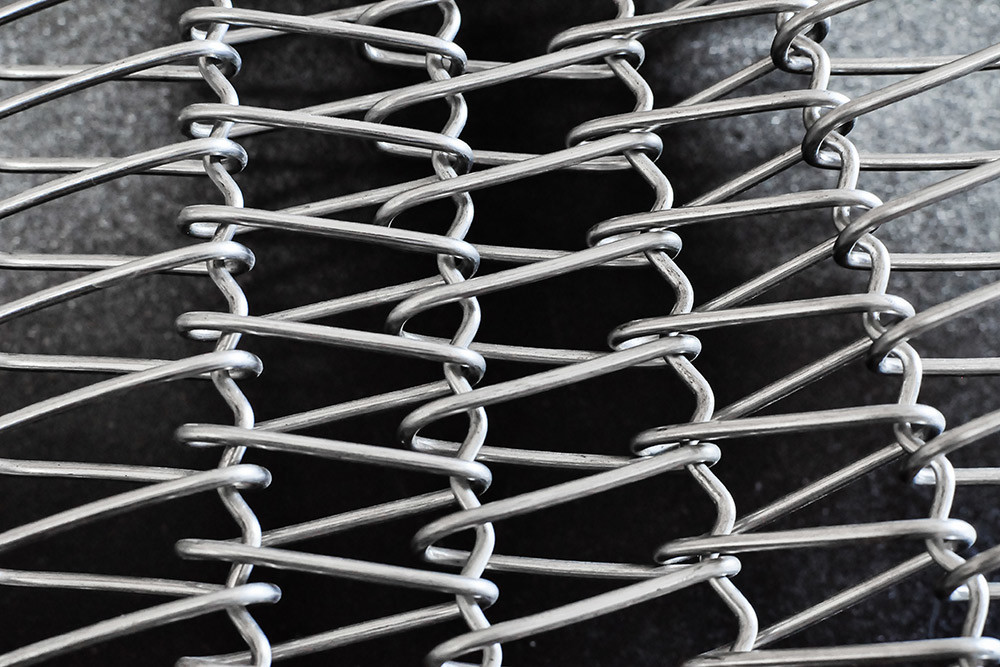 Food grade 304 stainless steel flat flex wire mesh conveyor belt for bread baking