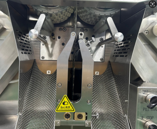 400-1800 Kg Production Soft Gelatin Capsule Machine With High Filling Accuracy ≤±2% And Performance