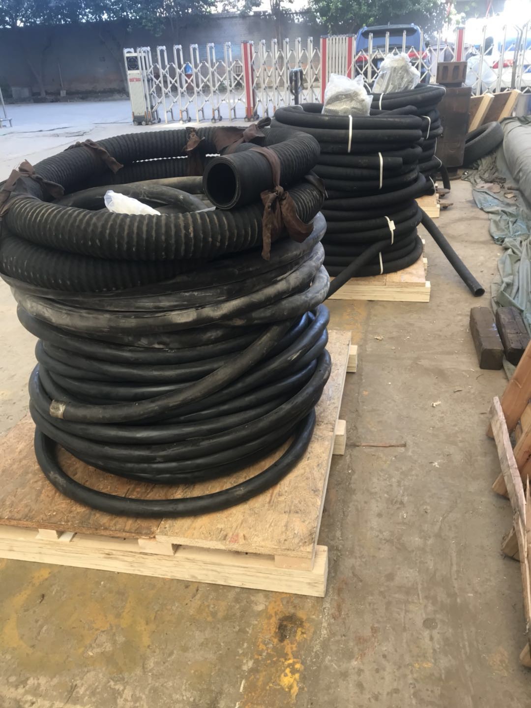 Powerful bottom feed vibroflot used for stone column construction in offshore project BJZC-V400-180