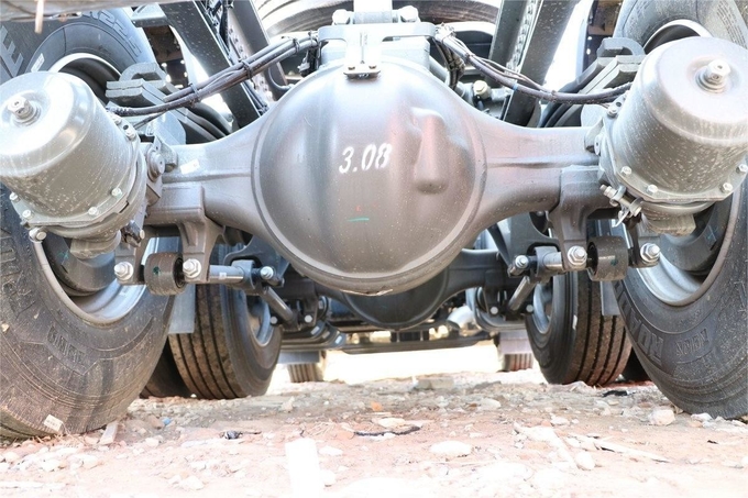 HOWO Heavy Truck Tractor High Roof Deflector 6X4 Diesel 16 Gears 480 Horsepower National VI